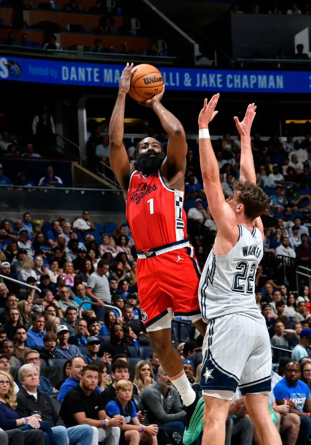 包含洛杉矶快船训练开放日，今夜单刀错失引欢呼，亚冠在即，训练强度明显提升的词条-爱游戏